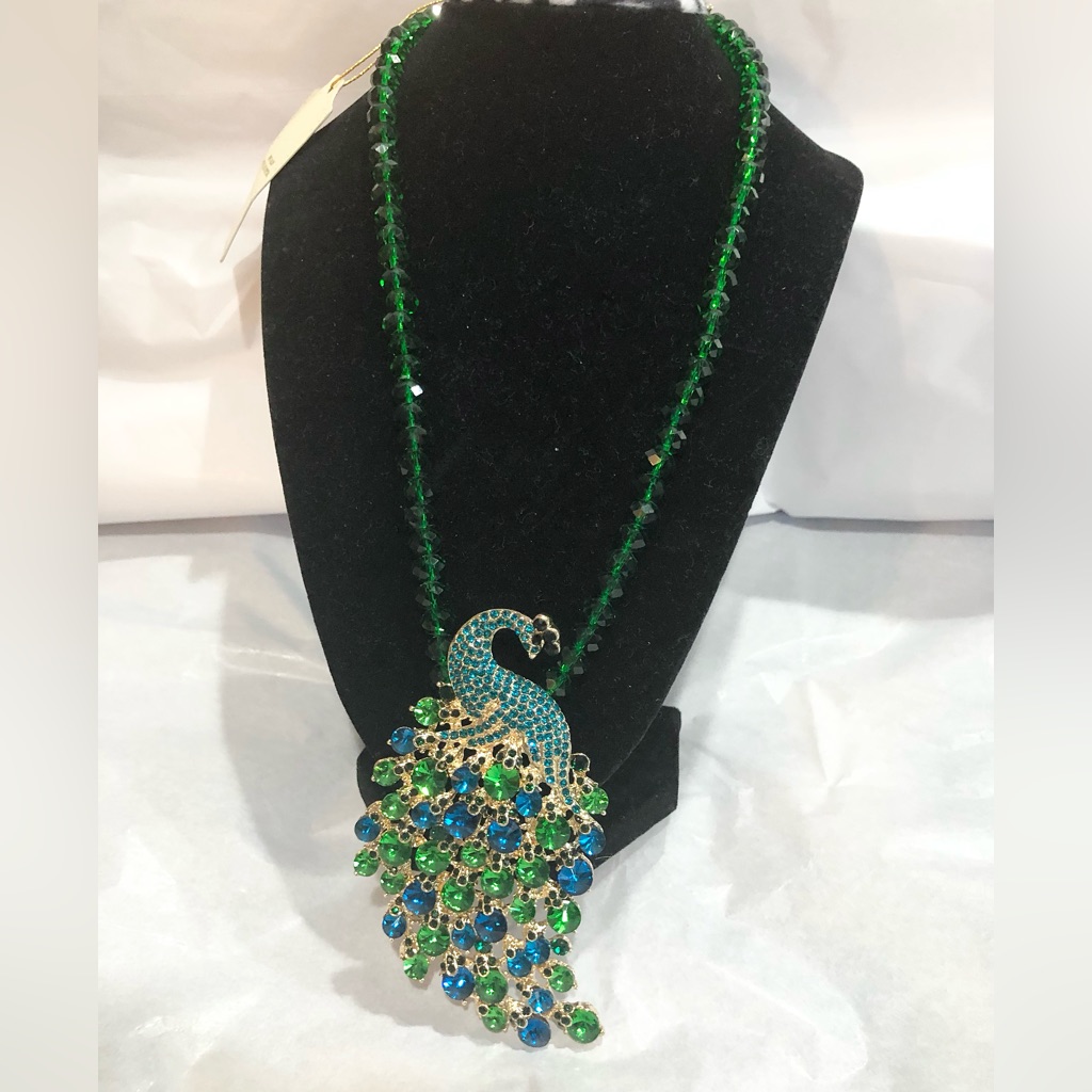 Eyecandy Los Angeles Green Beaded Emerald Peacock Pendant Statement Necklace New